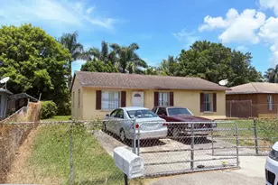 307 Seminole Ct, Pahokee, FL 33476 - Photo 1