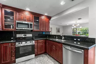 319 SW 2nd St, Boca Raton, FL 33432 - Photo 10
