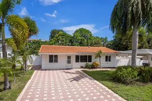 319 SW 2nd St, Boca Raton, FL 33432 - Photo 1