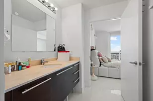 1900 N Bayshore Dr, Miami, FL 33132 - Photo 20