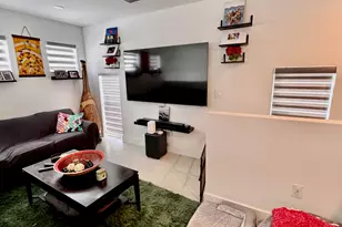 1081 Wilshire Cir E, Pembroke Pines, FL 33027 - Photo 44