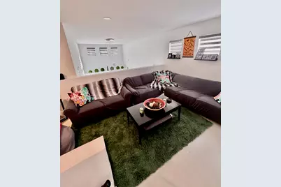 1081 Wilshire Circle E, Pembroke Pines, FL 33027 - Photo 16