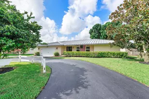 8520 NW 29th Dr, Coral Springs, FL 33065 - Photo 2