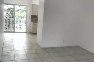 600 S Luna Ct, Hollywood, FL 33021 - Photo 2