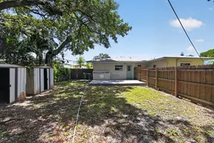 208 SW 2nd Pl, Dania Beach, FL 33004 - Photo 18