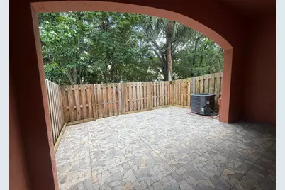 1107 NW 100th Avenue, Pembroke Pines, FL 33024 - Photo 8
