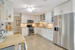 8630 Bridle Path Ct, Davie, FL 33328 - Photo 4