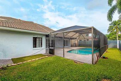 11551 SW 11th Street, Pembroke Pines, FL 33025 - Photo 32