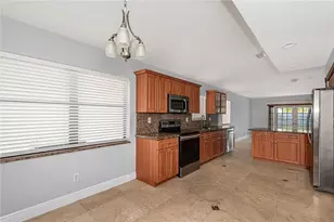 11551 SW 11th St, Pembroke Pines, FL 33025 - Photo 8