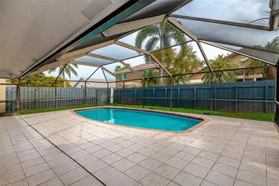 11551 SW 11th Street, Pembroke Pines, FL 33025 - Photo 32