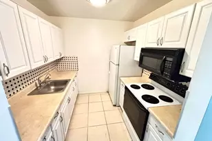 13350 SW 1st St, Pembroke Pines, FL 33027 - Photo 10
