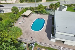 8510 Sunrise Lakes Blvd, Sunrise, FL 33322 - Photo 24