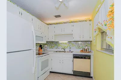 41 Woodland Drive #205, Vero Beach, FL 32962 - Photo 8