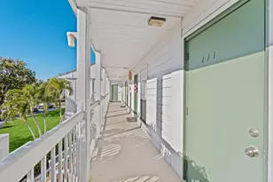 271 Cypress Point Dr, Palm Beach Gardens, FL 33418 - Photo 4