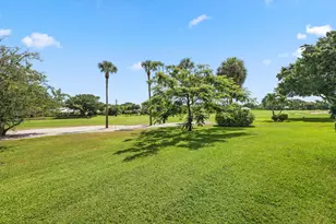 4 Country Club Cir, Village of Golf, FL 33436 - Photo 30