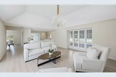 4 Country Club Circle, Village of Golf, FL 33436 - Photo 8