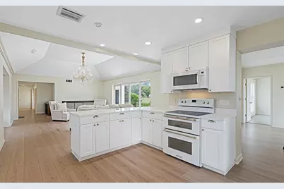 4 Country Club Circle, Village of Golf, FL 33436 - Photo 8