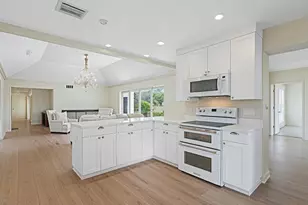 4 Country Club Cir, Village of Golf, FL 33436 - Photo 8