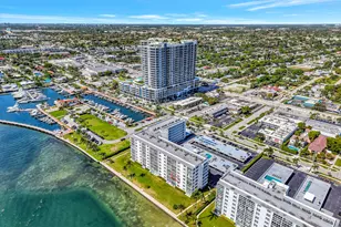 301 Lake Shore Dr, Lake Park, FL 33403 - Photo 4