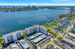 301 Lake Shore Dr, Lake Park, FL 33403 - Photo 2