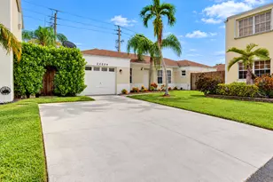 22258 SW 98th Pl, Cutler Bay, FL 33190 - Photo 2