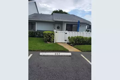 2641 Gately Drive E #907, West Palm Beach, FL 33415 - Photo 2