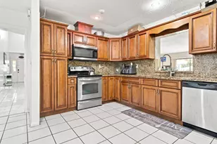 7918 Hibiscus Cir, Tamarac, FL 33321 - Photo 16