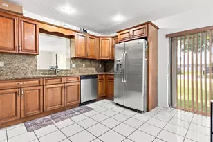 7918 Hibiscus Cir, Tamarac, FL 33321 - Photo 16
