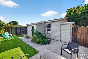 2702 NE 9th Ave, Wilton Manors, FL 33334 - Photo 24