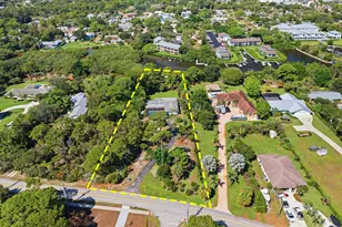 4916 SE Manatee Cove Rd, Stuart, FL 34997 - Photo 2