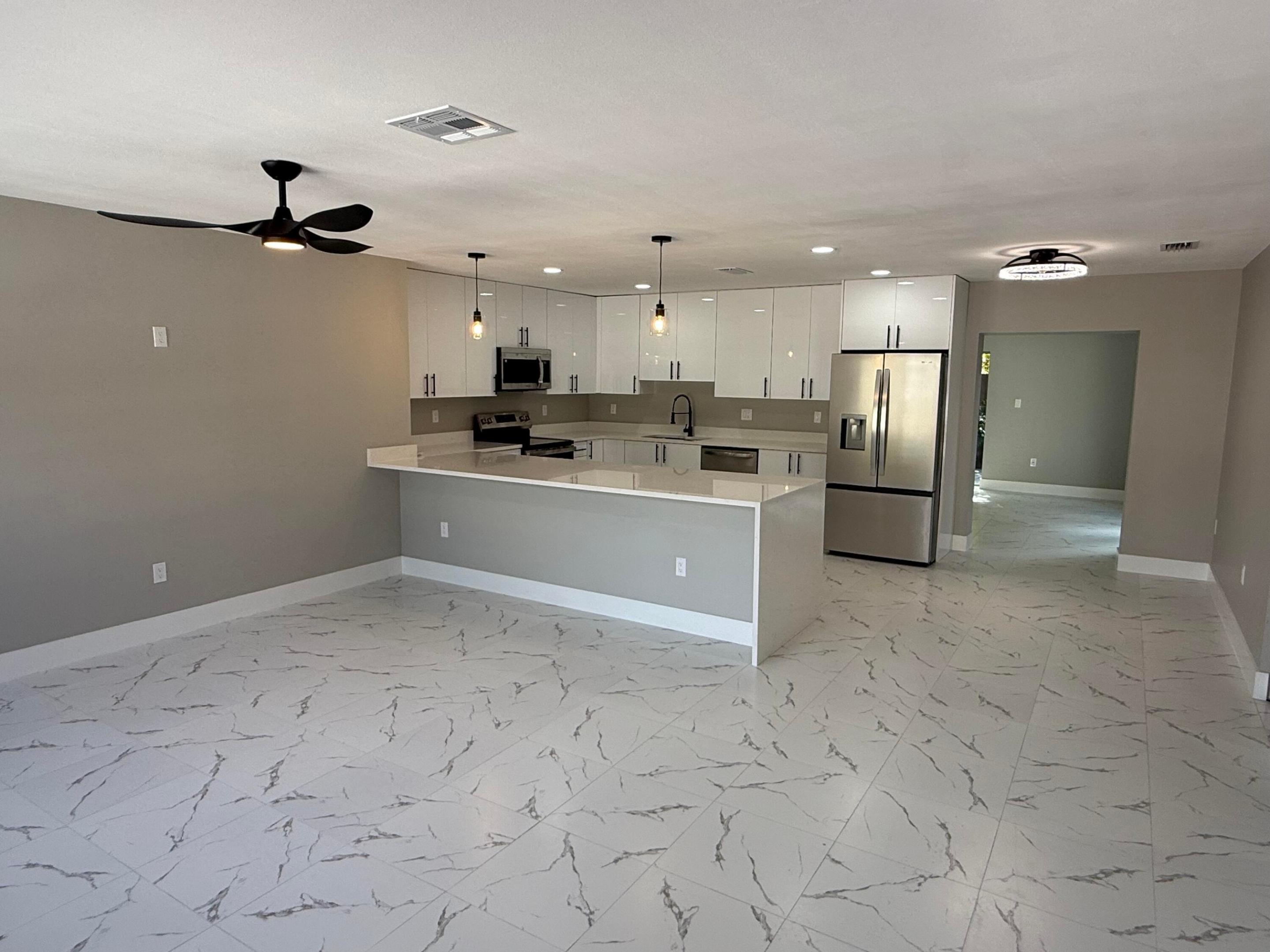 507 SW N Riverpoint Dr main architectural view