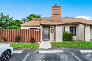 4012 Palm Bay Cir, West Palm Beach, FL 33406 - Photo 2
