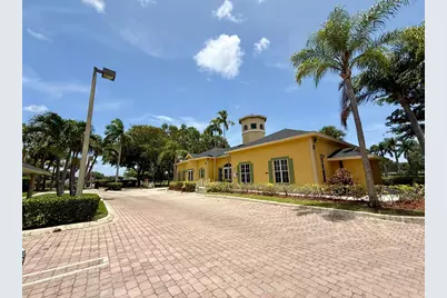 1625 Meadows Circle W, Boynton Beach, FL 33436 - Photo 12
