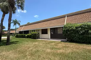 107 Half Moon Cir, Jupiter, FL 33458 - Photo 2