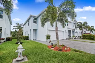 384 SE Sea Hunt Wy, Stuart, FL 34994 - Photo 2