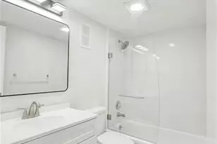 1000 St Charles Pl, Pembroke Pines, FL 33026 - Photo 24