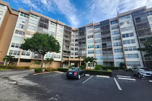 1000 St Charles Pl, Pembroke Pines, FL 33026 - Photo 44