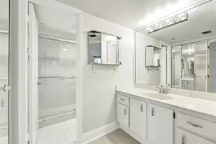 1000 St Charles Pl, Pembroke Pines, FL 33026 - Photo 18