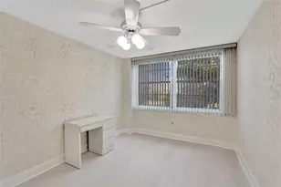 1000 St Charles Pl, Pembroke Pines, FL 33026 - Photo 22