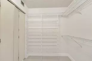 1000 St Charles Pl, Pembroke Pines, FL 33026 - Photo 20