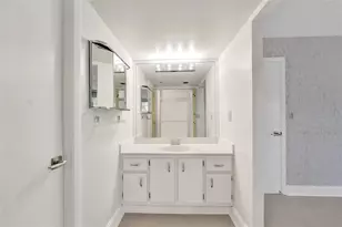 1000 St Charles Pl, Pembroke Pines, FL 33026 - Photo 14