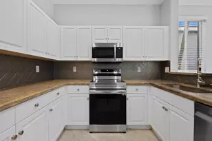 1204 Camellia Cir, Weston, FL 33326 - Photo 10