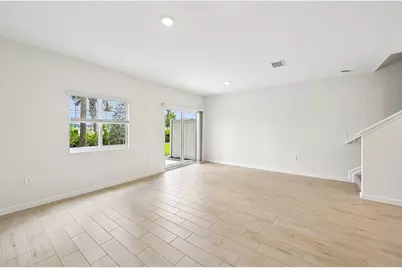 646 Salisbury Circle, Fort Pierce, FL 34982 - Photo 6