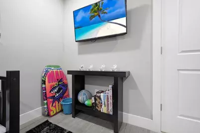 2817 NE 9th Avenue, Wilton Manors, FL 33334 - Photo 14