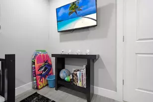 2817 NE 9th Ave, Wilton Manors, FL 33334 - Photo 14