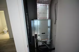 121 NE 34th St, Miami, FL 33137 - Photo 22