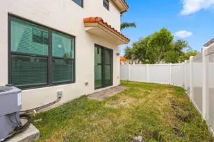 2011 Tamarind Dr, Riviera Beach, FL 33410 - Photo 10