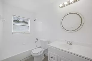 1378 SW 180th Ave, Pembroke Pines, FL 33029 - Photo 14