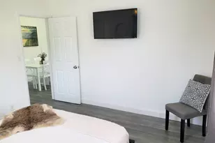 413 SE 23rd St, Fort Lauderdale, FL 33316 - Photo 2