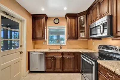 2121 NE 68th Street #202, Fort Lauderdale, FL 33308 - Photo 8